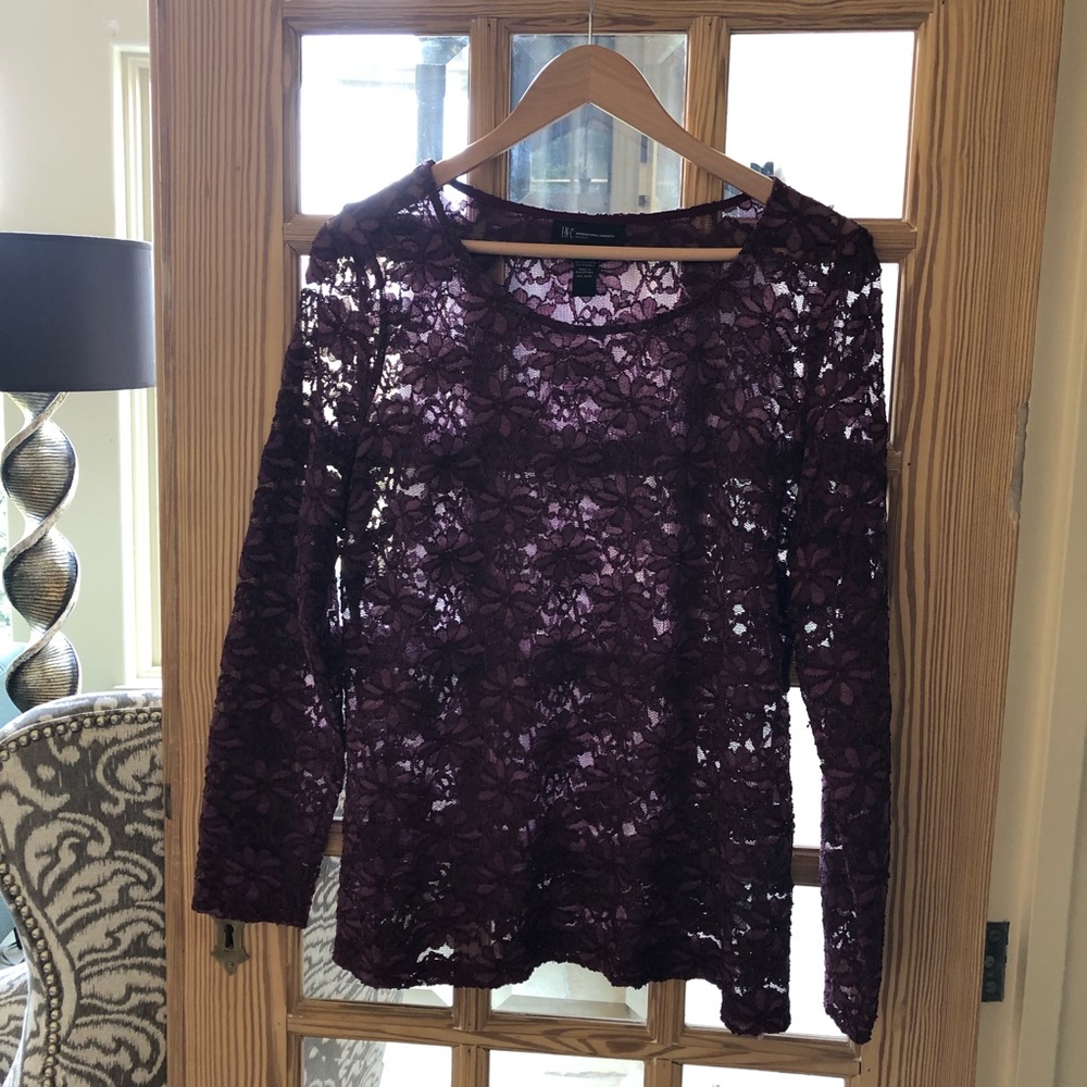 🇫🇷 Lace Top. Beautiful plum.  International Concepts🇫🇷